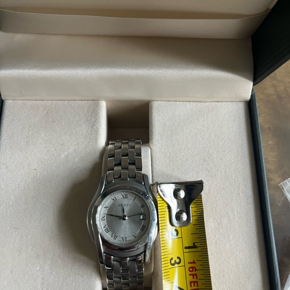 Authentic EUC Stainless Steel Gucci Watch - Picture 6 of 7
